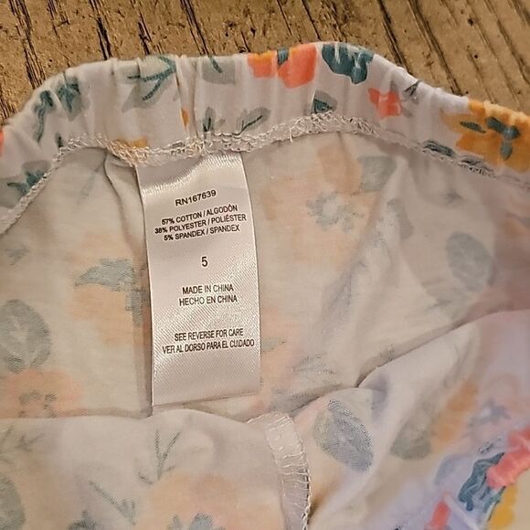 Girls floral spandex shorts size 5 new condition - Picture 3 of 5